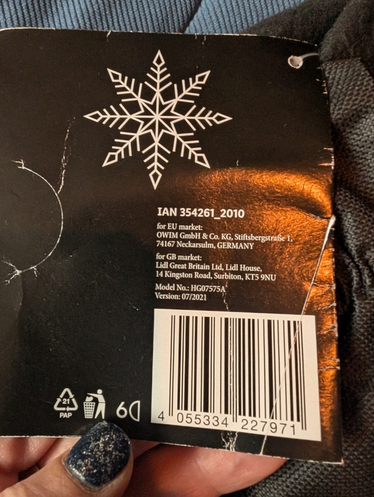 Ultimate speed ice scraper; padded glove with elasticated cuff