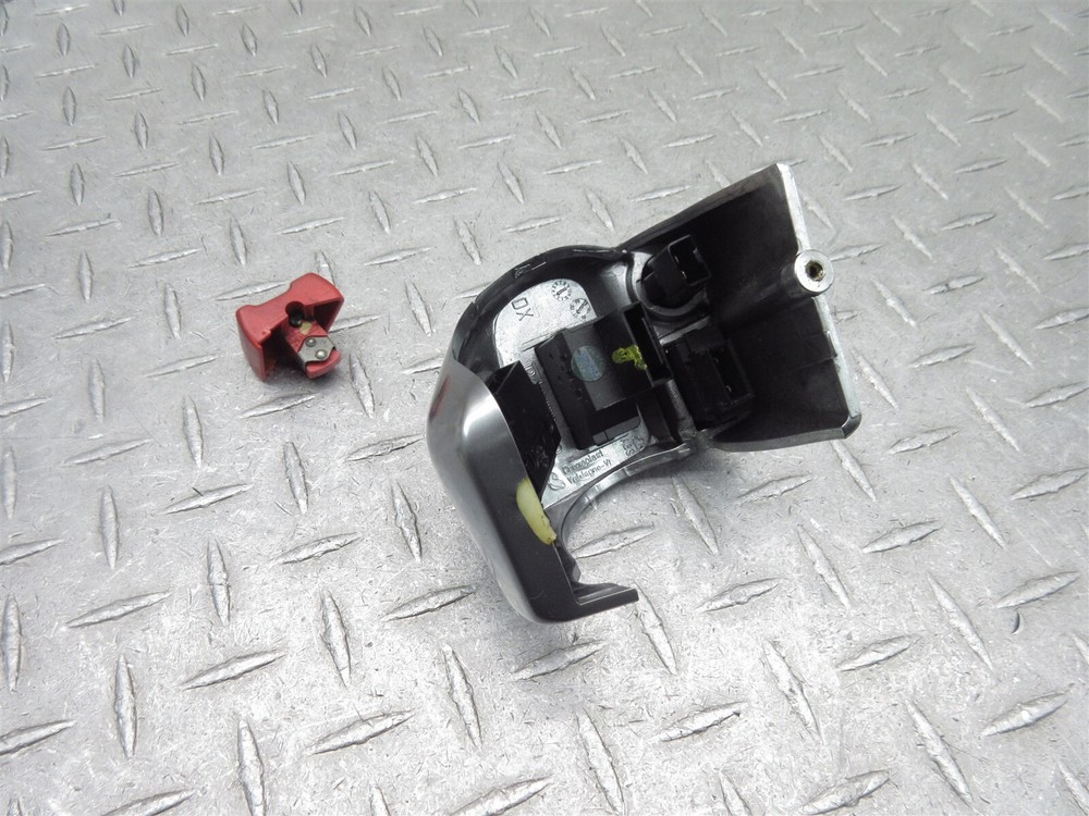2007 06-08 Piaggio MP3 Scooter 250CC Right Switch Handlebar Control On Off Start