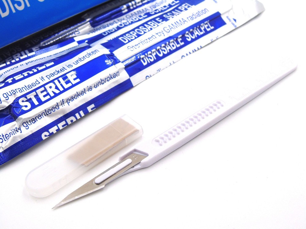 10 Disposable Scalpel #11 Sterile Plastic Handle