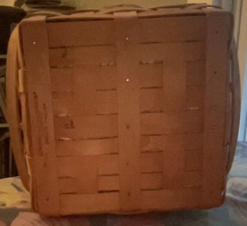 2000 Longaberger Basket. Cloth &Plastic Insert. Square. Original Tag in Center.
