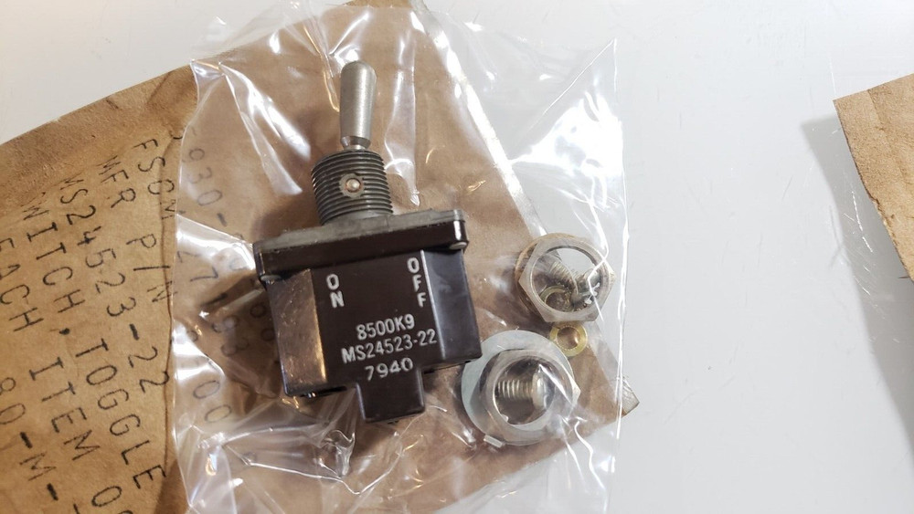 (2) DRS NAVAL POWER SYSTEMS SWITCH TOGGLE 8500K9 5930-00-683-1628