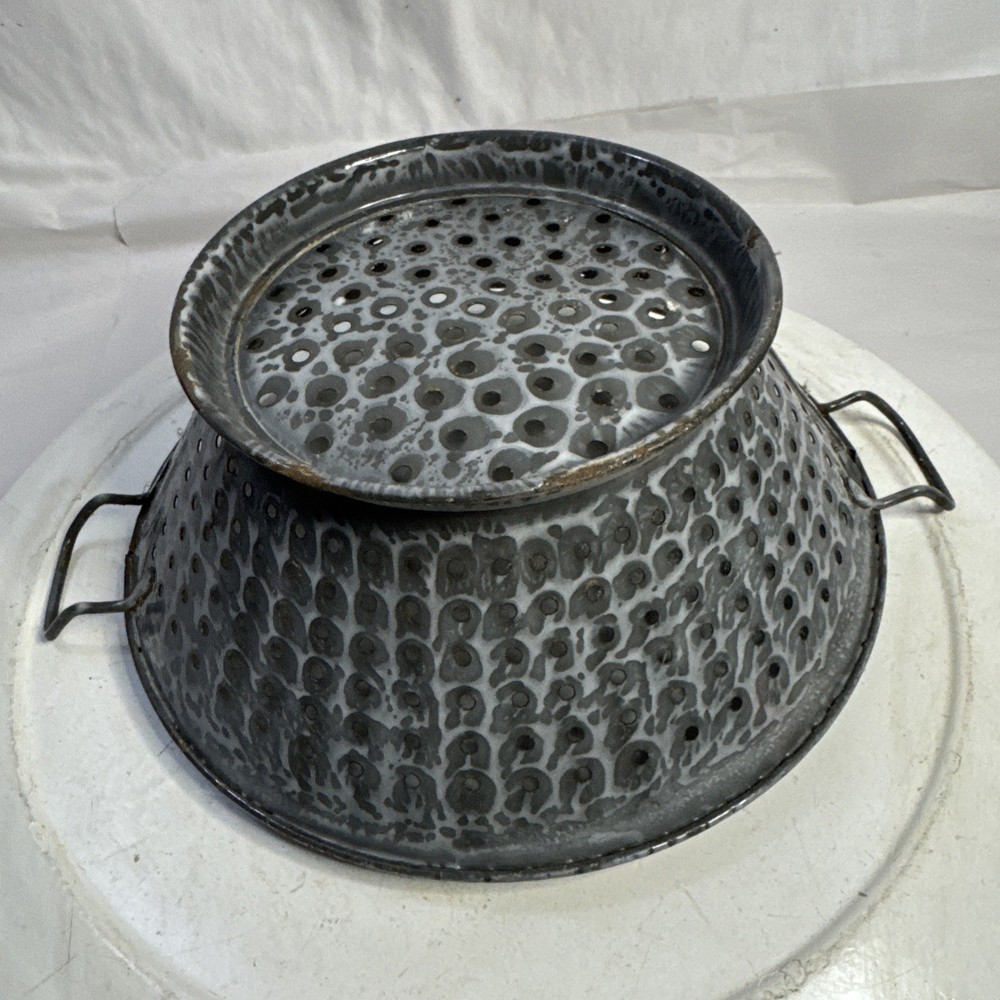 Rustic Enamelware Graniteware Gray Mottled Colander Strainer Footed Base T74