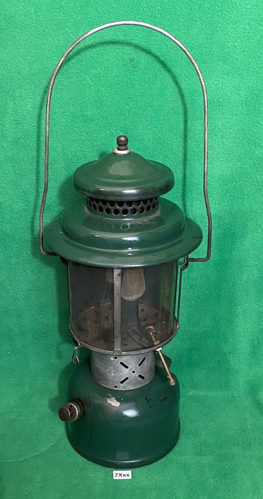 Vintage Coleman Lantern Model 220E