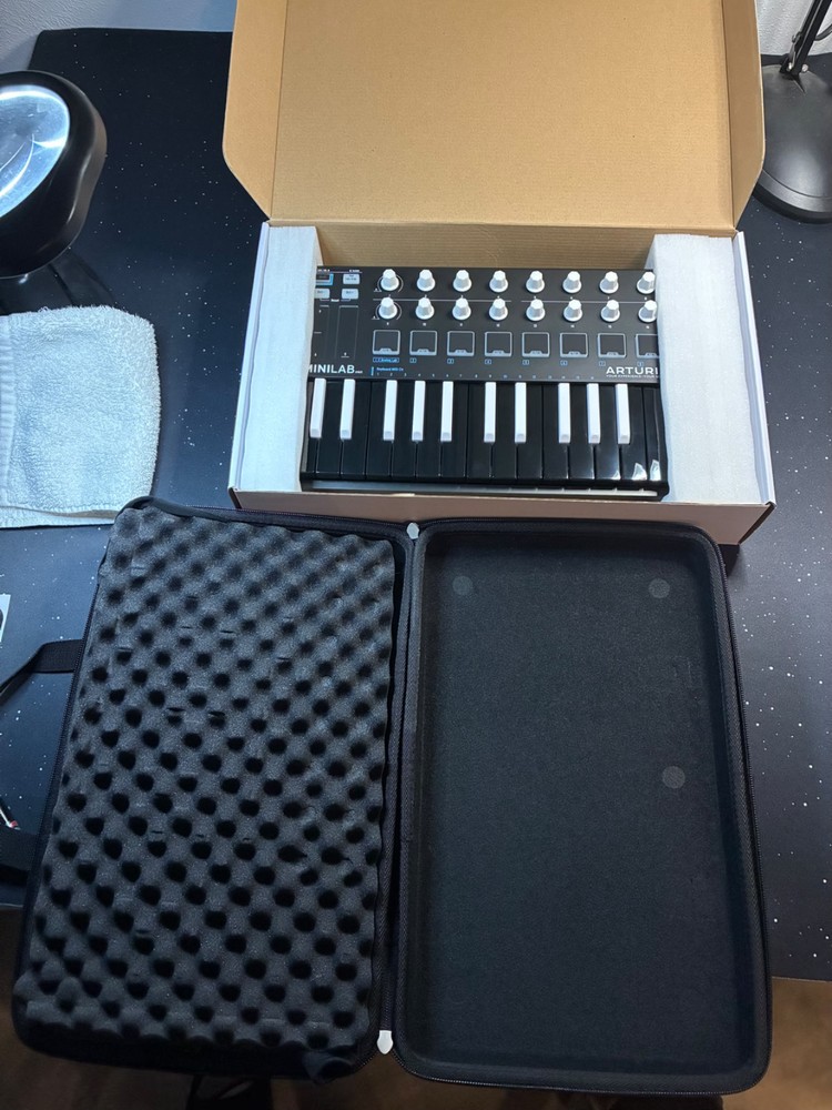 Arturia MiniLab MkII MIDI Keyboard Controller – Lightly Used, Case, Box