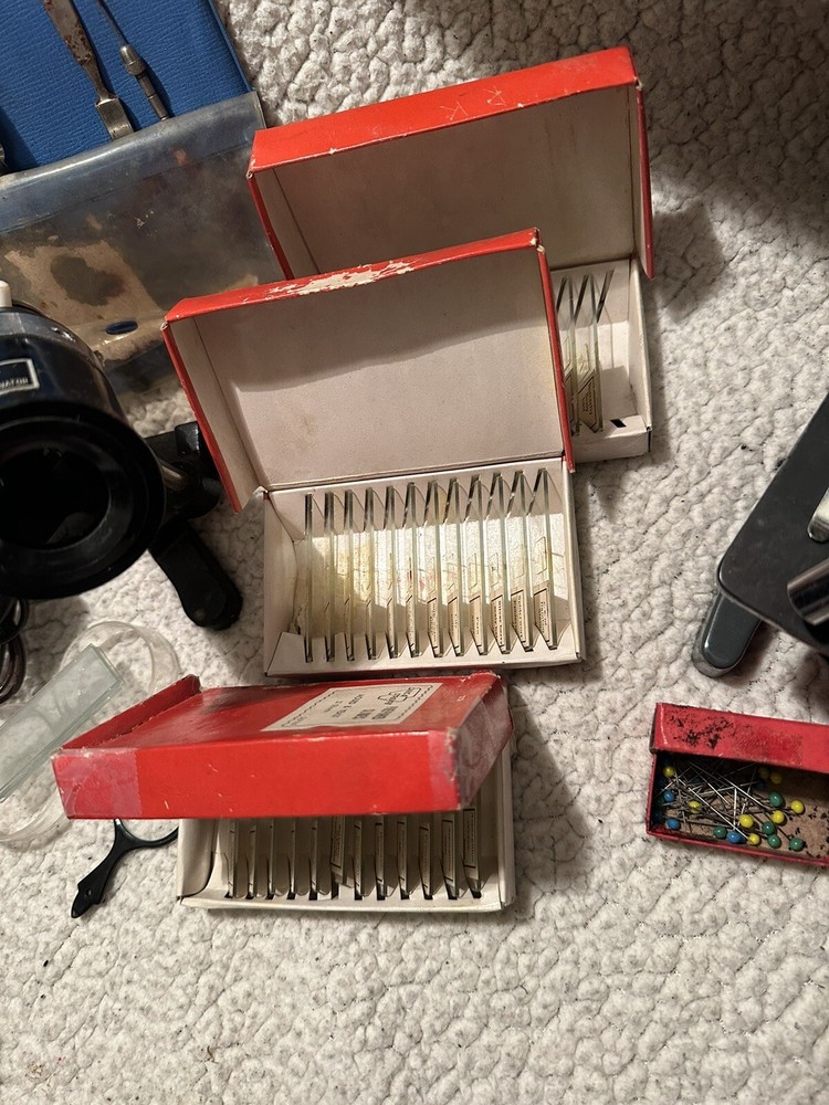 Vintage Sans & streiffe Microscope Kit