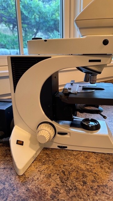 Leica Microscope DMLB W/ two objectives