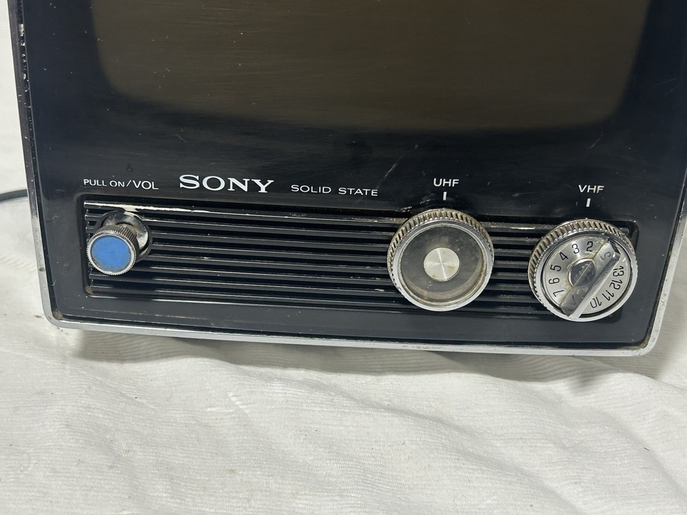 Vintage Sony Solid State Portable TV Model TV-950 WORKING