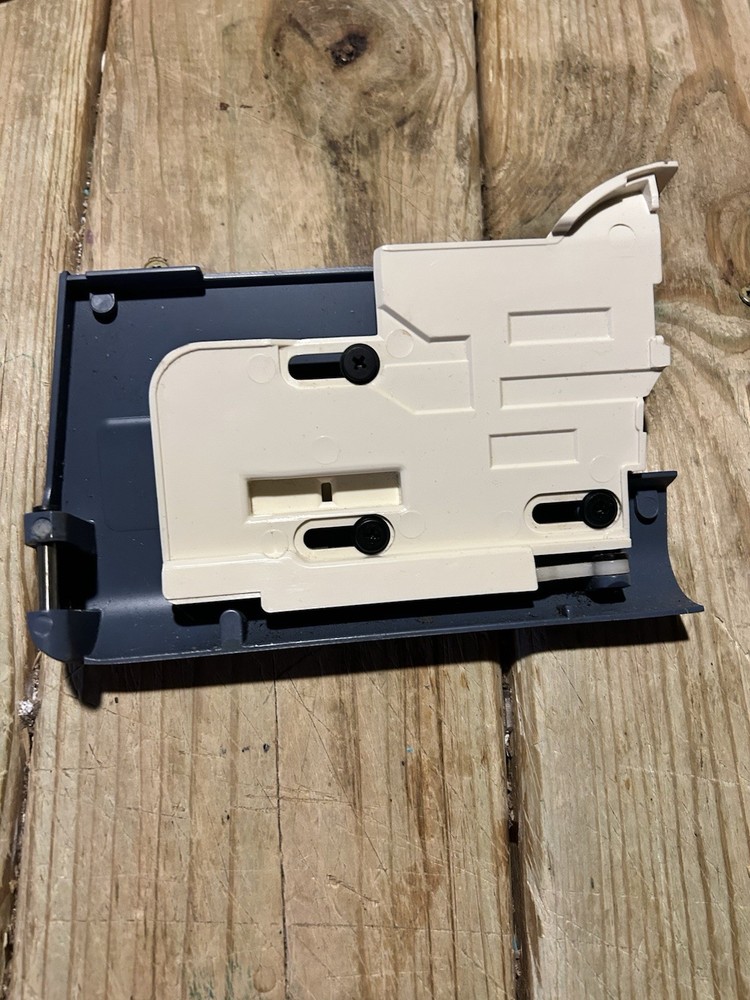 White SUPERLOCK 534 Sewing Machine Serger Locking Front Door