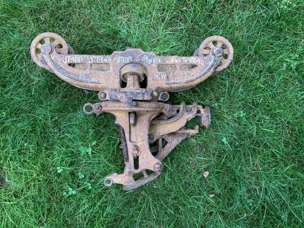 Antique Cast Iron Right Angle Fork & Sling Elevator Hay Unloader Trolley Pulley