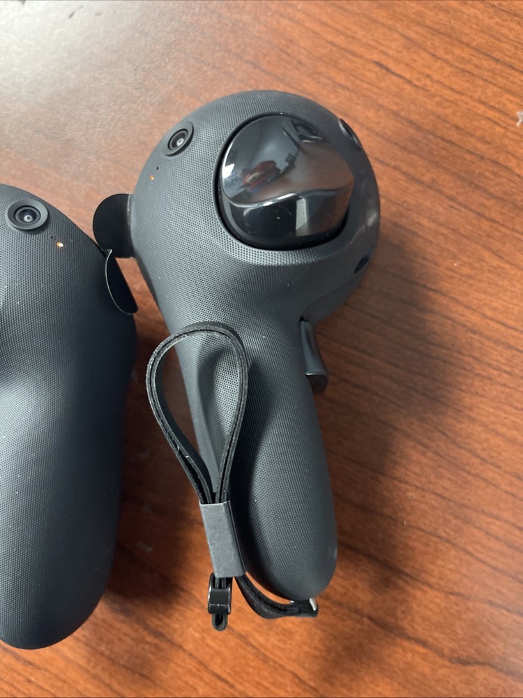 Meta Quest Pro Controllers Left and Right Pair - Good Condition