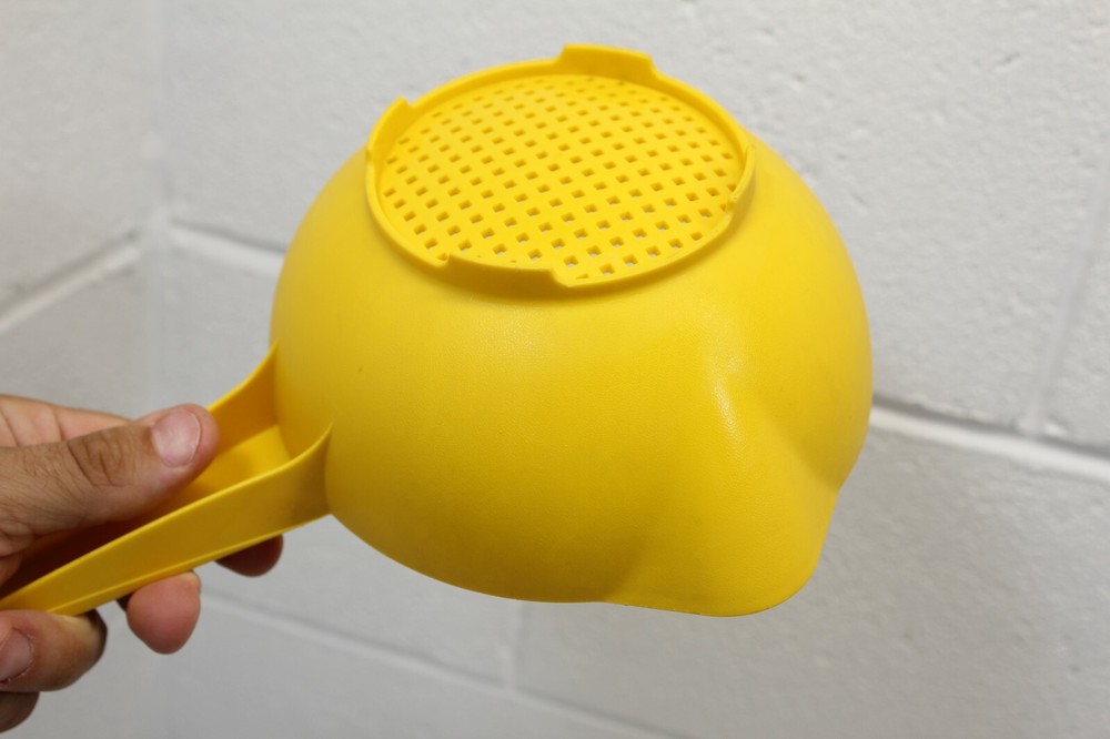 Vintage Tupperware Small Bright Yellow Colander Strainer 1 quart 1200 CLEAN! euc