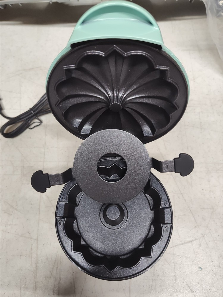 Dash Mini Bundt Cake Maker - New