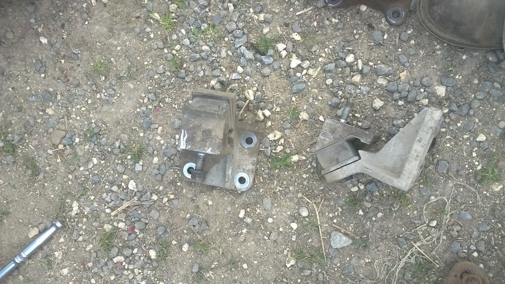 FRONT ENGINE MOUNT REMOVED FROM  FORD 75-E