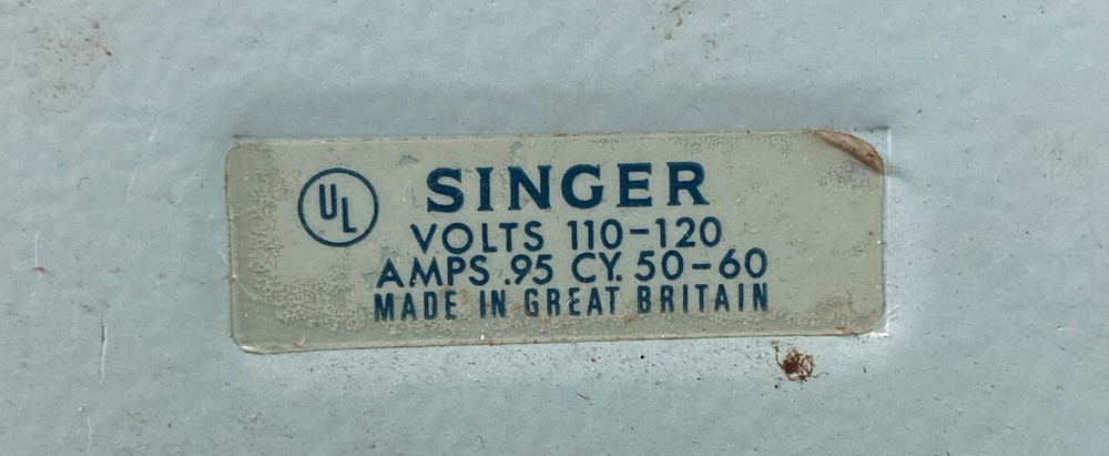 Vintage Singer Sewing Machine W/ Pedal