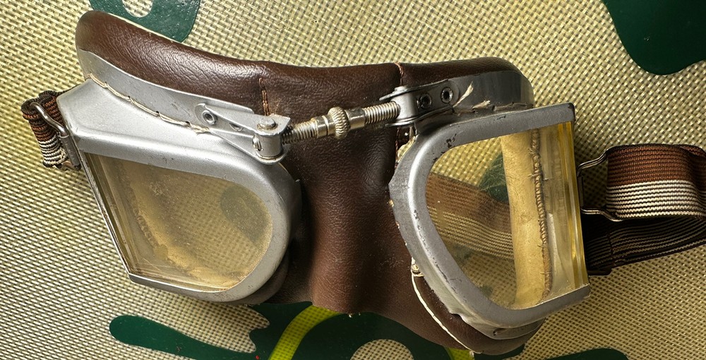 VINTAGE STADIUM MOTORCYCLE / PILOT'S GOGGLES