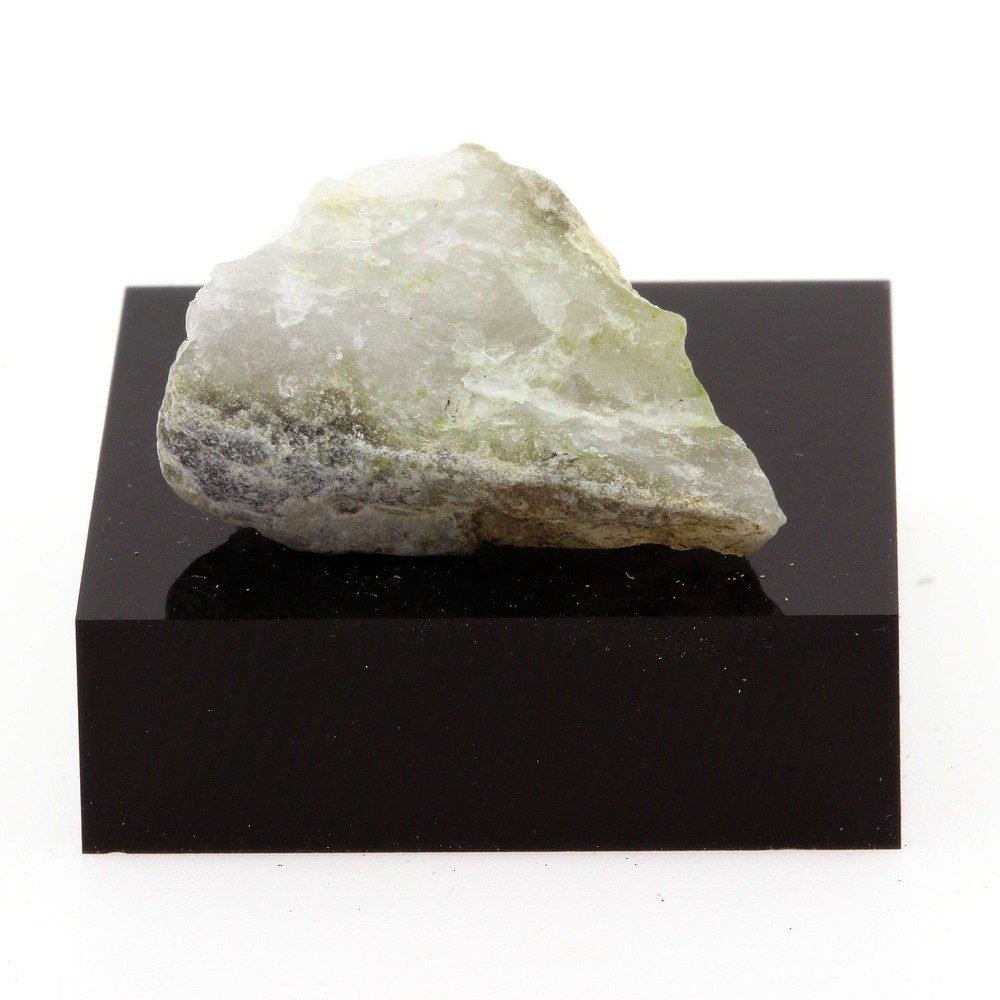 Porcelanite. 24.0 Ct. Estrie, Québec, Canada.