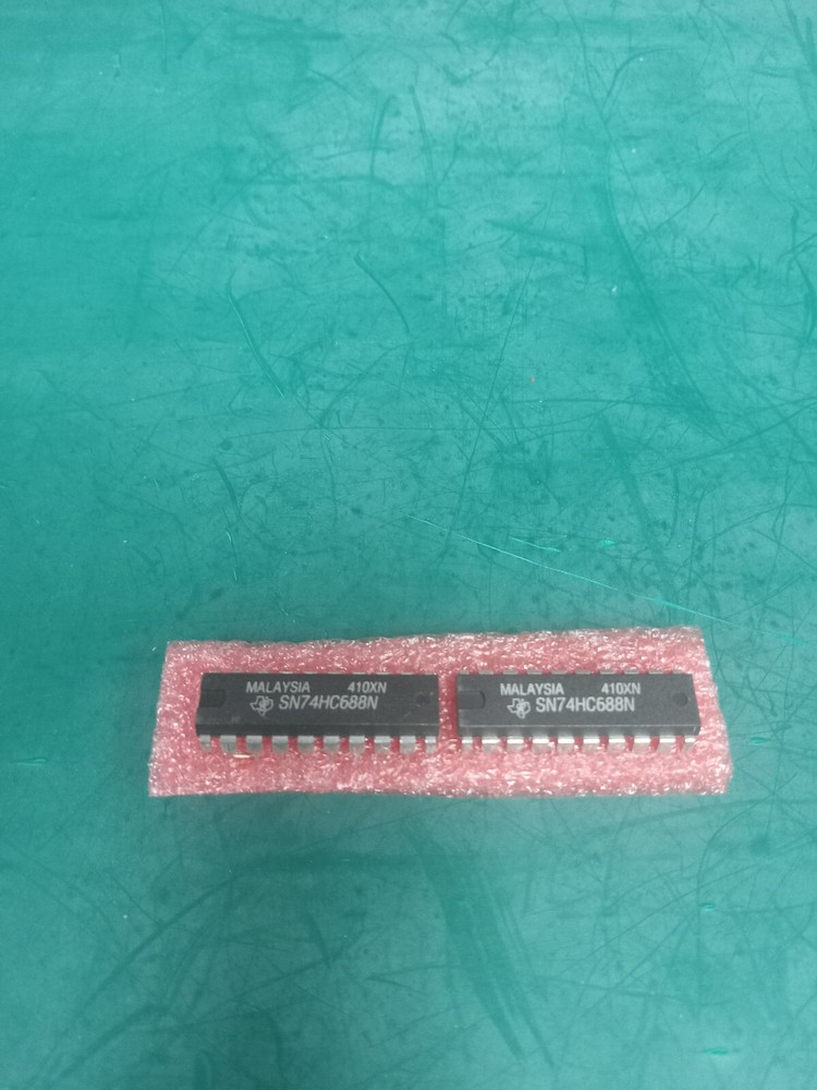 SN74HC688N    8-BIT MAGNITUDE COMPARATOR  (2 PCS)