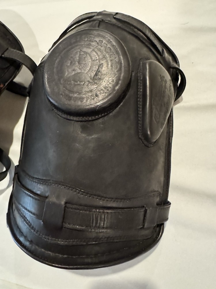 Gladiator Two Strap Knee Guards Medium