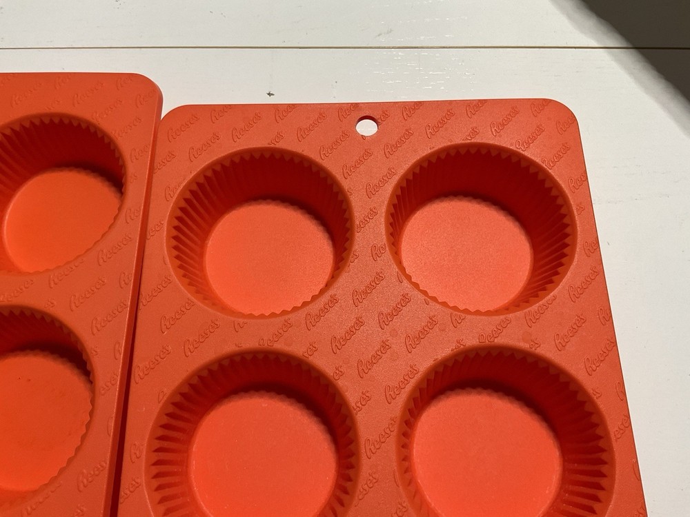 2 Piece Reese’s Silicone Bake Pans