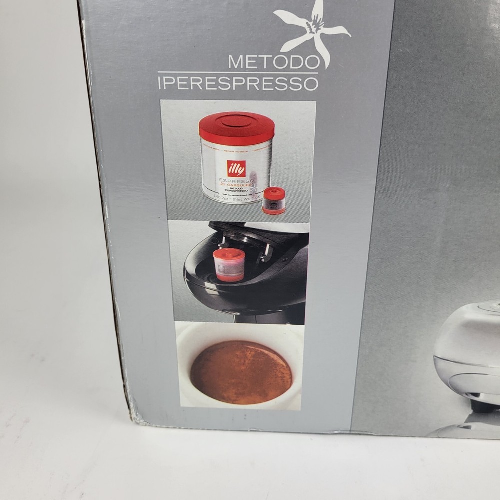 ILLY X8 Espresso Coffee Machine. Color Black