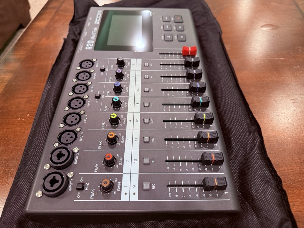 Zoom R20 Multitrack Recorder + Bluetooth Adapter BTA-1 - Original Box