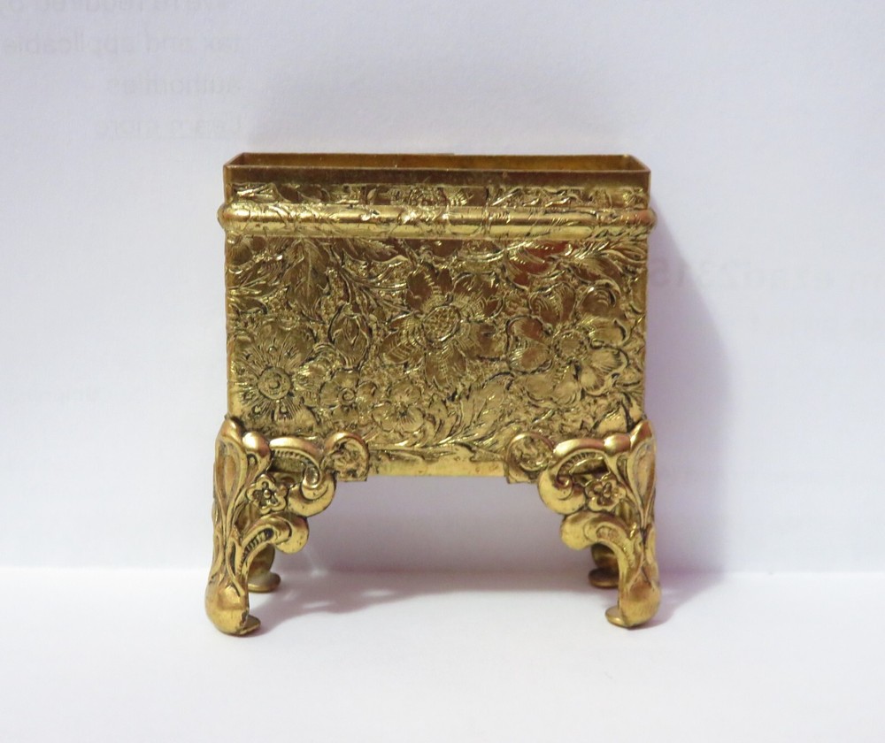 VINTAGE SMALL ORMOLU VANITY PERFUME BOTTLE HOLDER OUALITY ITEM