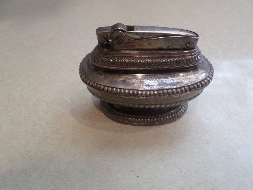 Vintage Silverplate Ronson "QUEEN ANNE" Table Lighter 😍