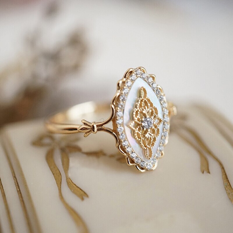 Natural Vintage Shell Luxury Ring
