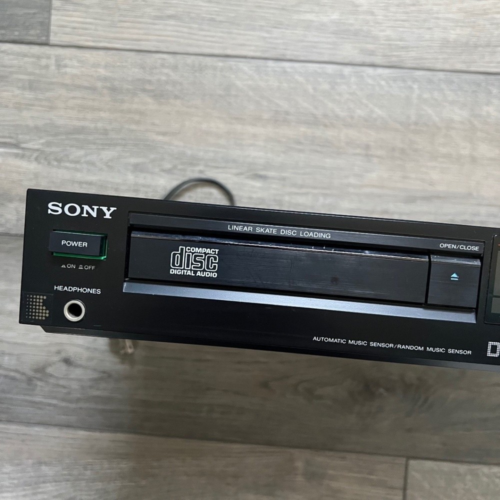 Vintage Sony CDP-40 Compact Disc Player Stereo Black Powers On READ