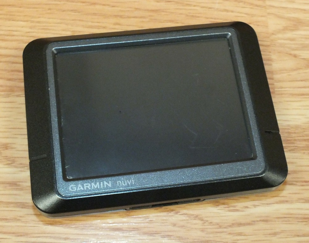 Genuine Garmin Nuvi (265) Bluetooth GPS Navigation System With Mount *Bundle*