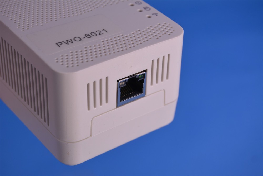 2 Zinwell PowerLine 1 Gbps Internet Wi-Fi Extender Long Distance Solution Kit