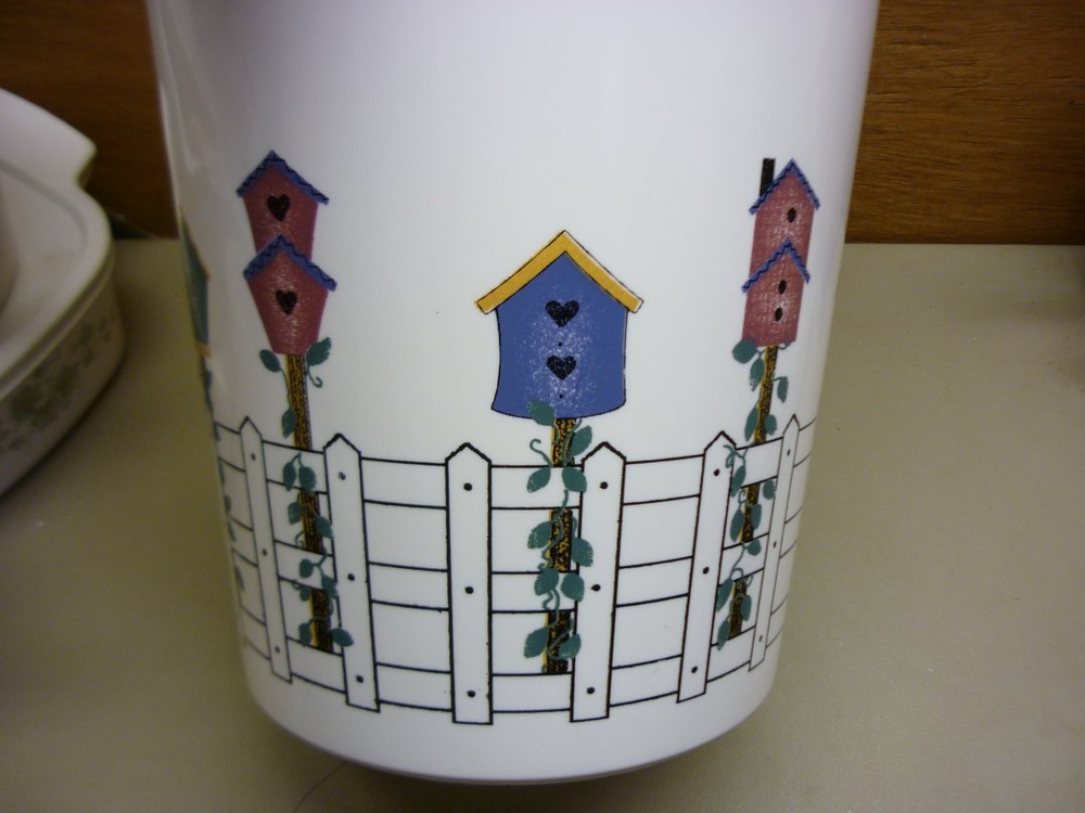 Thomson Birdhouse Plastic Waste Basket