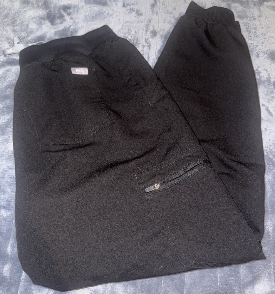 MINT CONDITION SCRUB SET!! Size L Top- W/FIG PANTS Size (M)