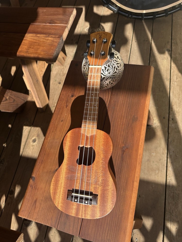 aNueNue Ugoo (rabbit logo) Ukulele!!