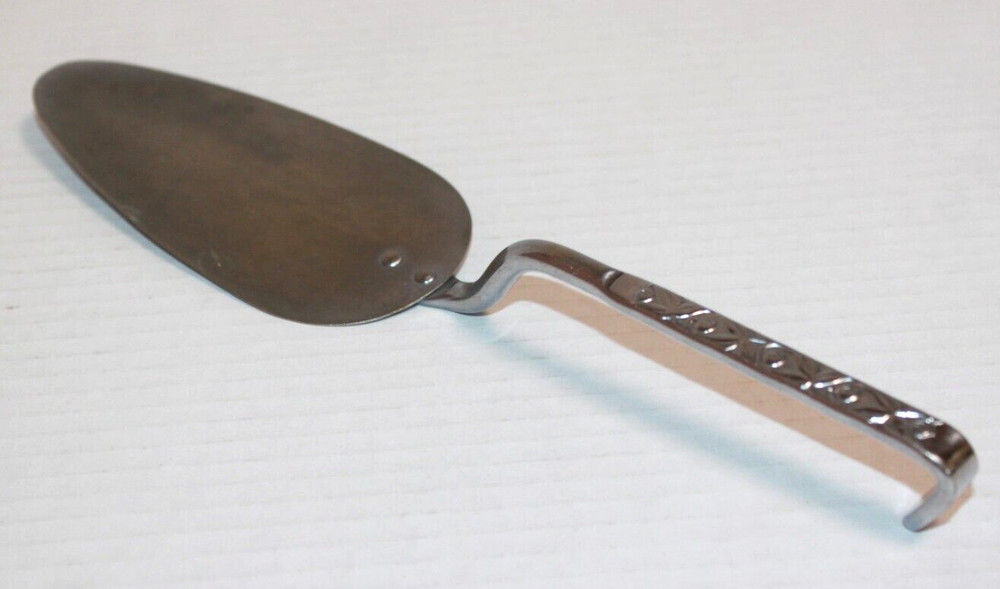 Vintage Irvin Ware Pie Cake Server Embossed Design Hook Handle