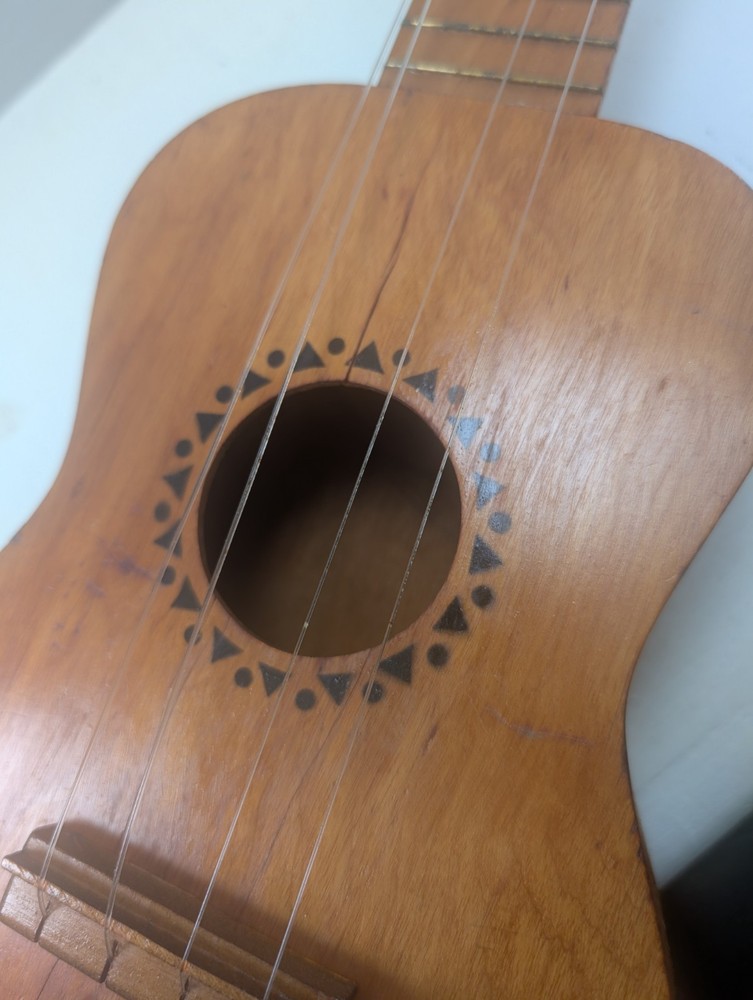 Vintage Regal Ukulele w/side crack