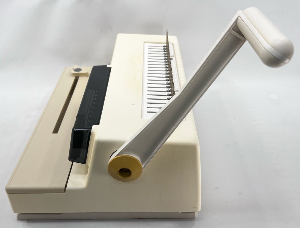 GBC IMAGE-MAKER 2000 Comb Binding Machine Plus 6 Partial Boxes of Binders