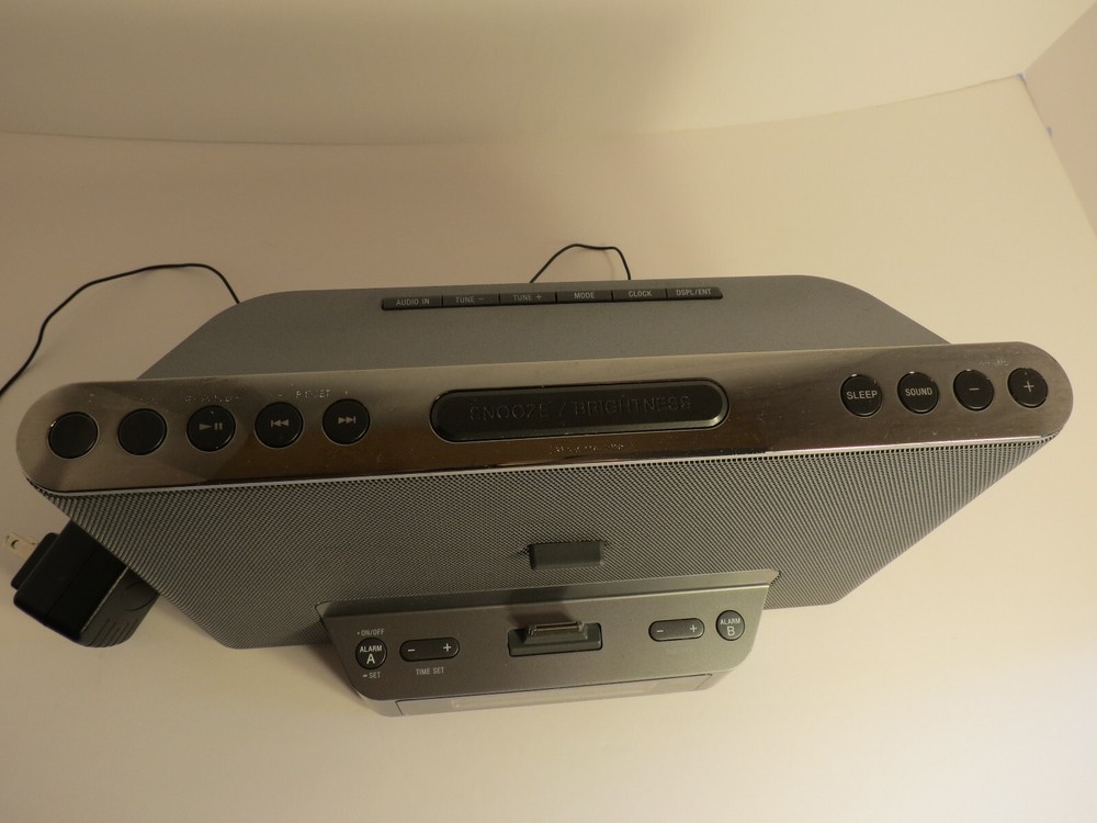 Sony Dream Machine Docking Station ICF-CS15iP for iPhone iPod SilverWorking
