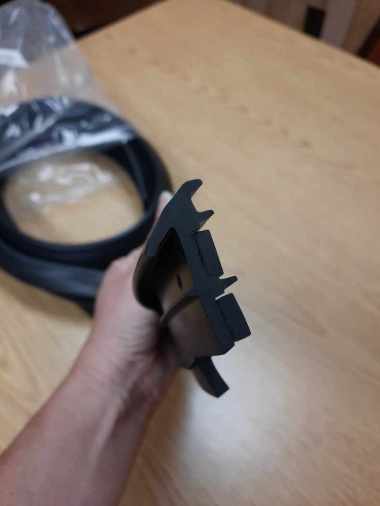 M715 Kaiser Windshield Weatherstrip 11657716