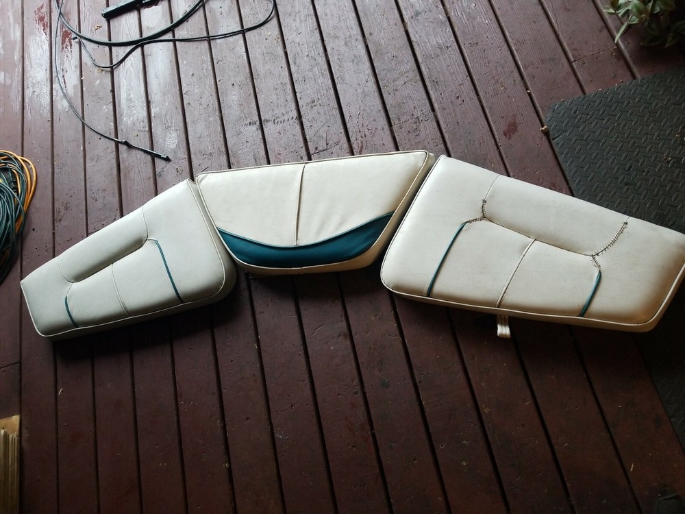 Z7 1992 Crownline 182 front seats