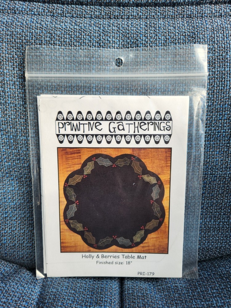Primitive Gatherings Holly & Berries Table Mat 18" Wool Applique Pattern PRI-179