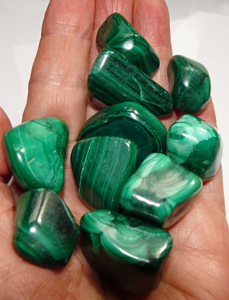 Malachite - 10 Tumbled Stones rt555x