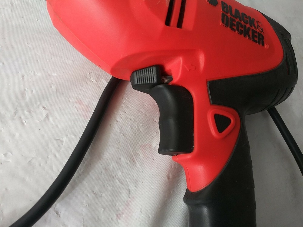 BLACK & DECKER DR220G CORD DRILL 3/8" 120V 5AMP Type with case