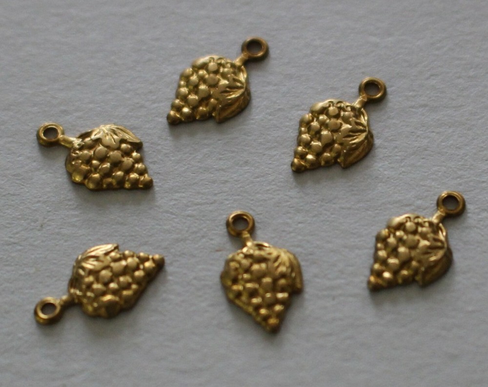 Brass charms - Grapes - Package of 6