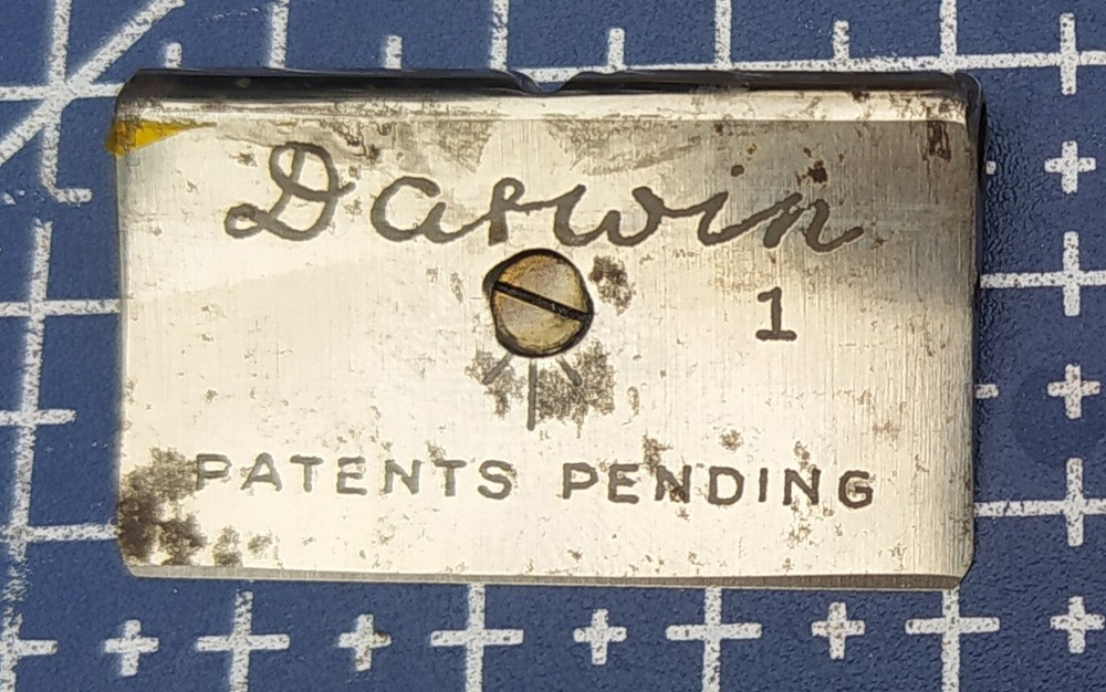 Darwin razor. Hollow Ground. Safety Razor from the 1930's.