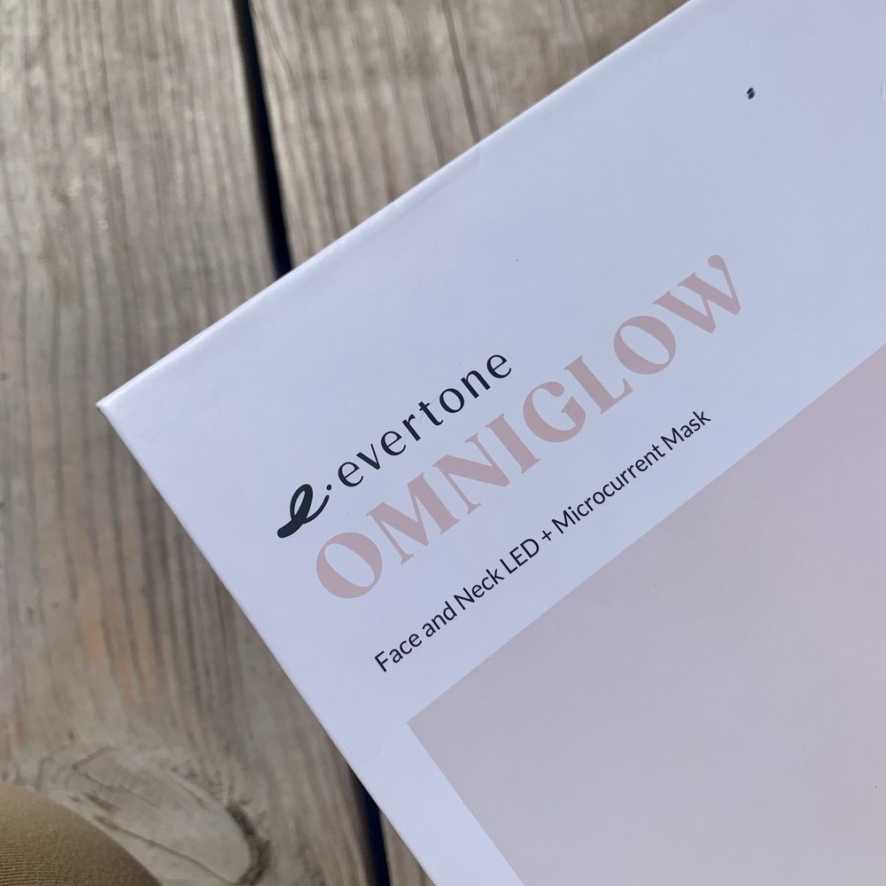 Evertone Omniglow Face And Neck LED + Microcurrent Mask