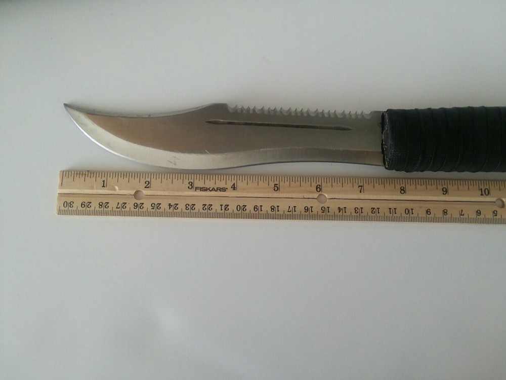 Hunting knife with sheath