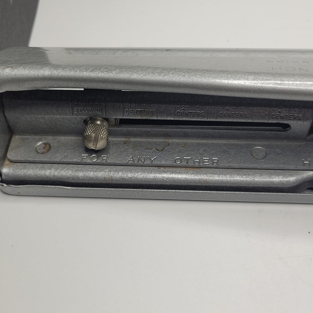 Mutual Adjustable ~ #20 ~ 3 Hole Punch ~ works ~adjustable ~ vintage