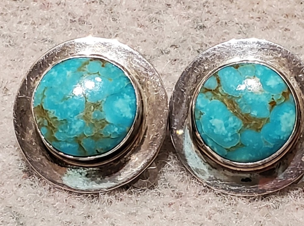 Say HELLO to Silver And Turquoise Clip And Screwbacks !!!