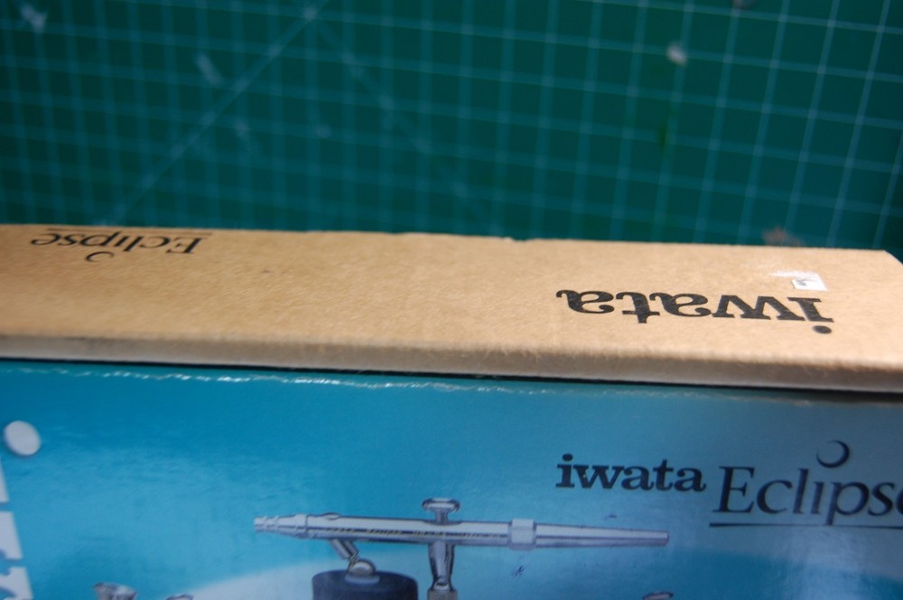 Iwata HP-BS Eclipse Airbrush - Small Gravity Feed + Air Hose - Silver